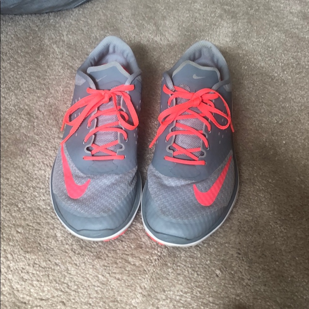 Nike women’s sneakers